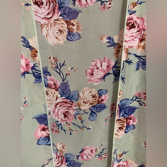 HoneyMe Curvy Green Floral Kimono - Picture 4 of 5